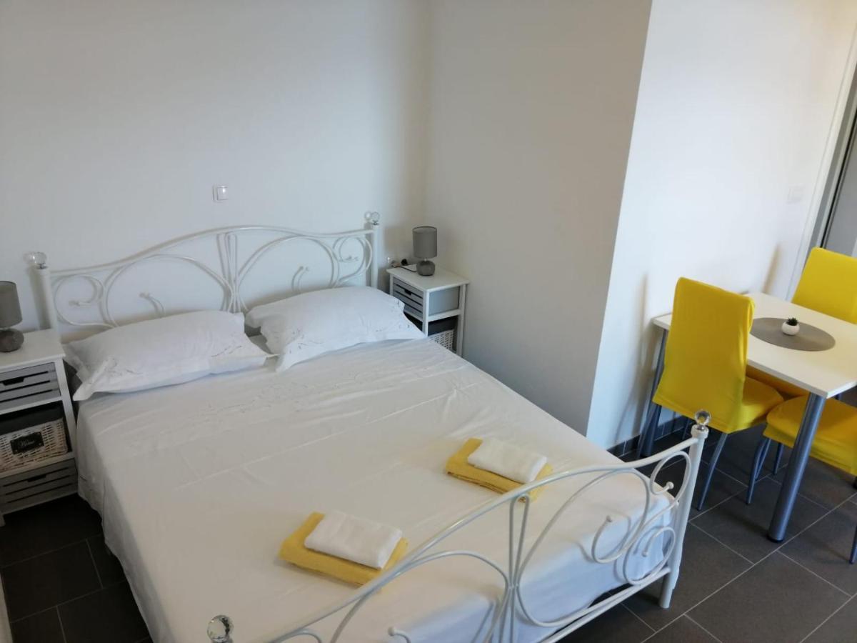 Apartmani Skalinada Марина Экстерьер фото