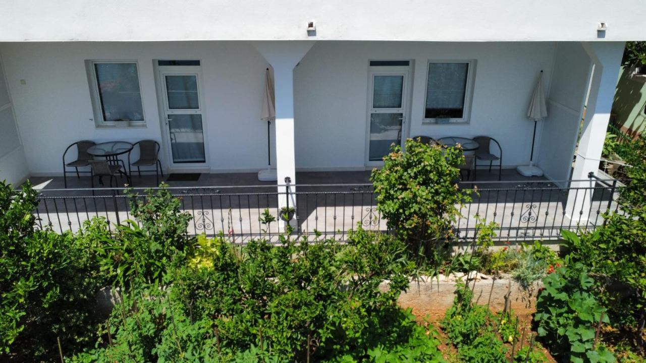 Apartmani Skalinada Марина Экстерьер фото